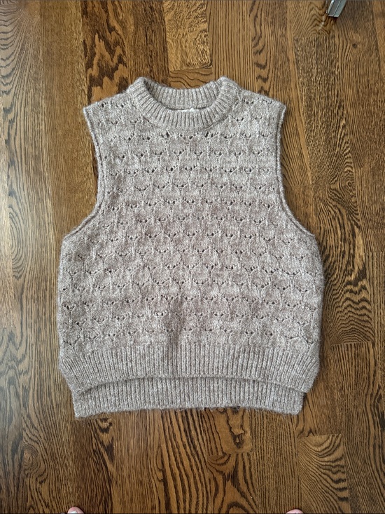 Universal Thread Sweaters - Universal Thread Neutral Knit Sleeveless Sweater Vest - Women's medium